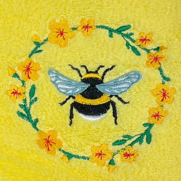 PRICE DROP! Cute Bee Theme Gift Set: Hand towel, soap dispenser & birthday card - Picture 3 of 11